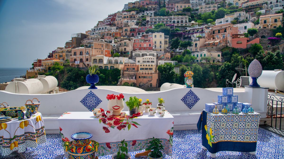 Pizza Place Terrace Overlooking Beautiful Positano Coast Stock