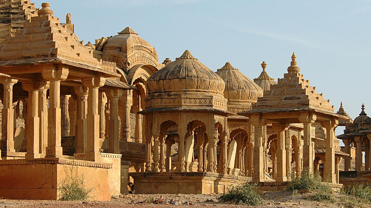 Exciting and unusual things to do in Jaisalmer, Rajasthan - Havelis and culture.