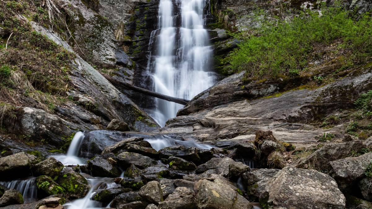 Tom’s Creek Falls in Pisgah National Forest, Asheville