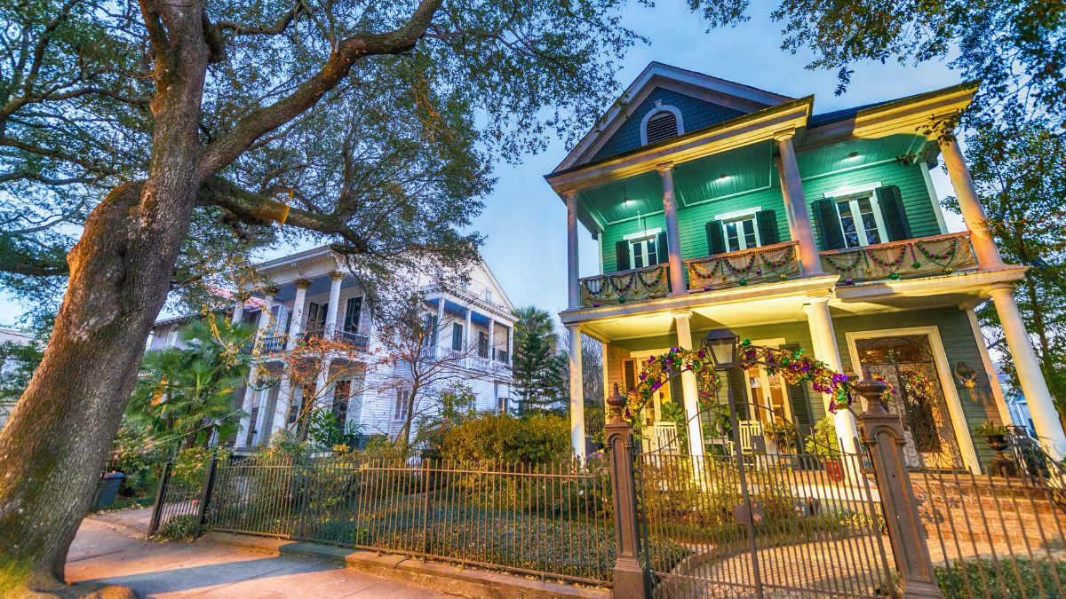 Things To Do to Experience the Soul of New Orleans - Explore the garden district